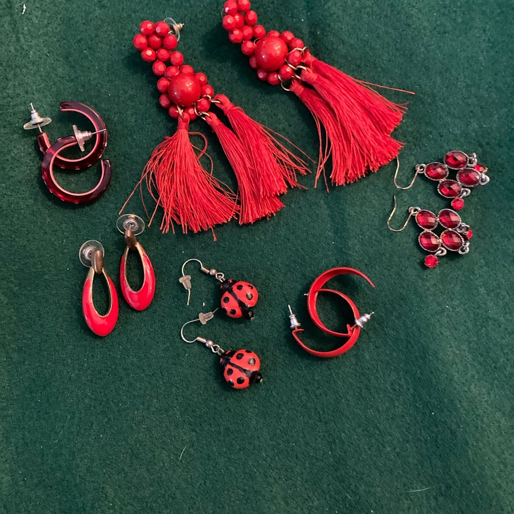 MAKE AN OFFER 
Earrings-6 red for Valentines